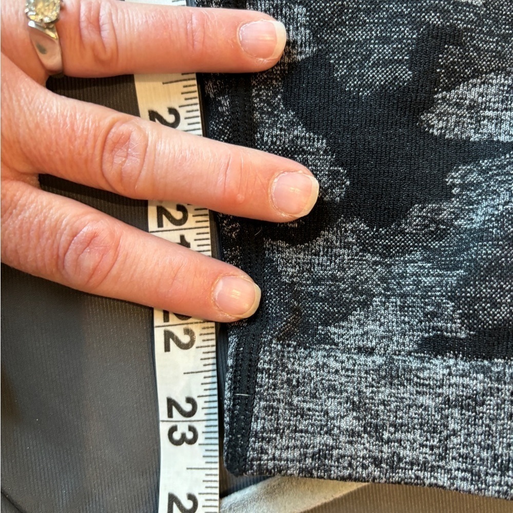 Gymshark Camo seamless Leggings small EUC - Picture 6 of 6